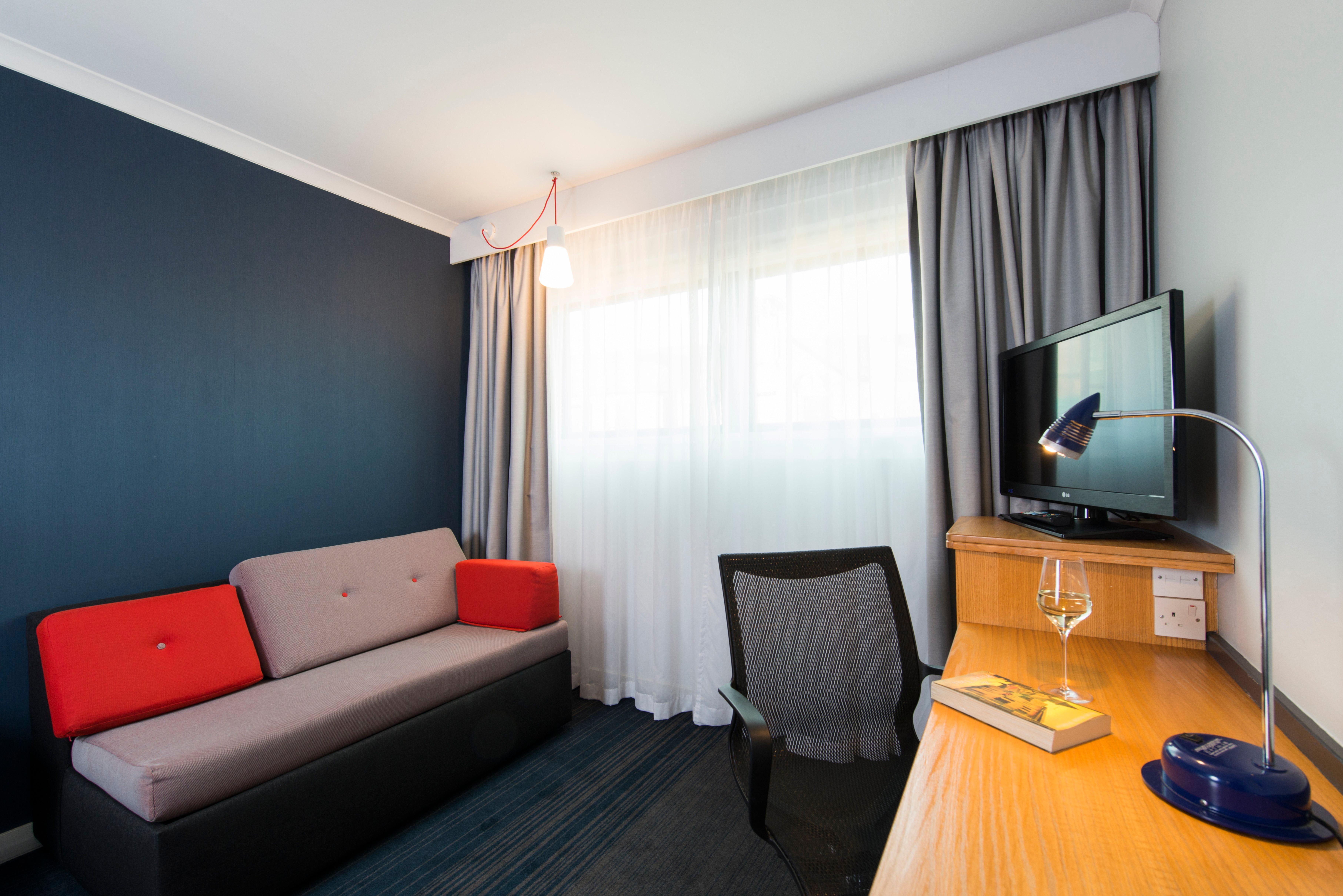 Holiday Inn Express Derby Pride Park By Ihg Exterior foto